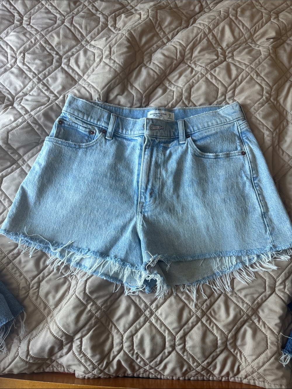 Abercrombie the mom short mid rise curve love